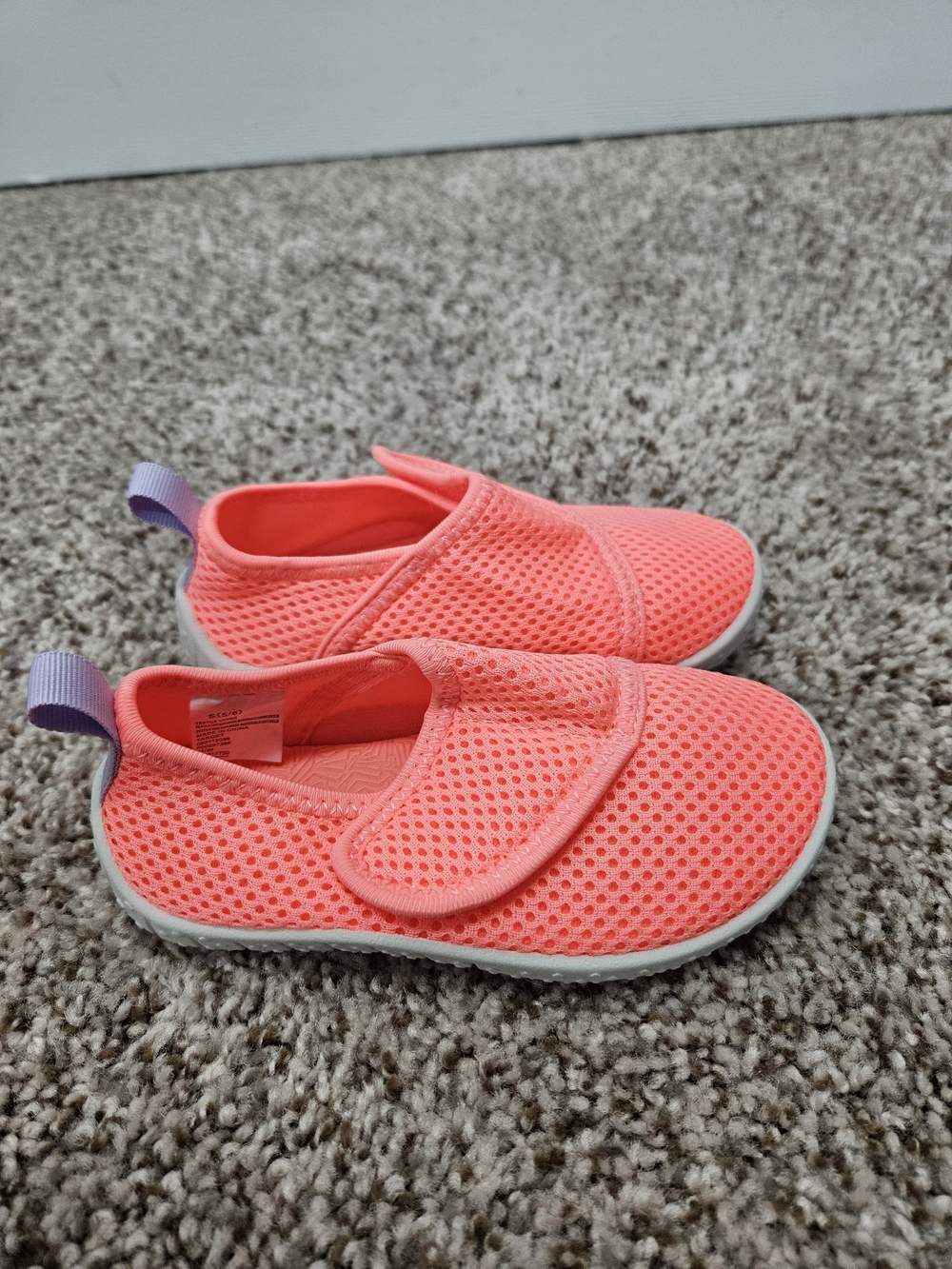 Cat & Jack Coral Mesh Velcro Water Shoes 5T/6T Small EUC